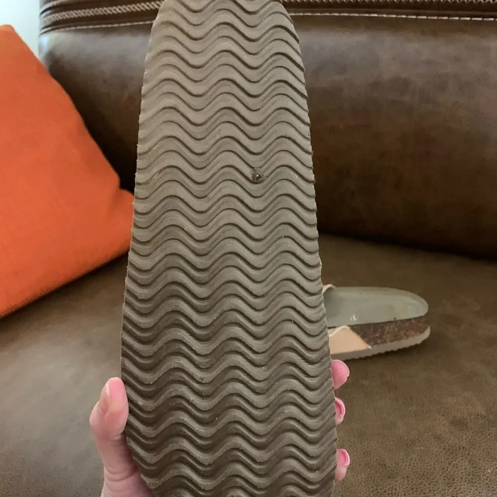 Madden flower girl sandals size 8 - Picture 3 of 3